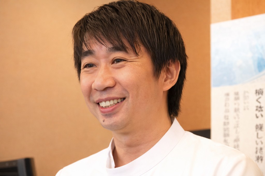 理事長 酒井祐輔 - プロフェッショナルな診療の様子